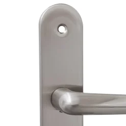 Poignée De Porte<2 poignées de porte sur plaque rond avec serrure Amga, entraxe 195mm, coloris gris satiné