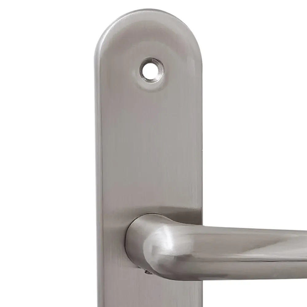 Poignée De Porte<2 poignées de porte sur plaque rond avec serrure Amga, entraxe 195mm, coloris gris satiné