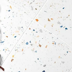 Les Carreaux De Jean  Carrelage Effet Terrazzo COLOR DROPS 18,5x18,5 Off White - Les Carreaux de Jean- Carrelage Sol Effet Terrazzo|Carrelage Sol Pour Cuisine