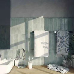 Les Carreaux De Jean  Carrelage Effet Zellige Bleu Ciel NARA Glass Mate 7,5x30cm - Les Carreaux de Jean- Faïence Pour Cuisine|Faïence Pour Douche