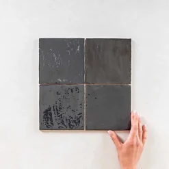Gioia Materia Faïence Pour Salle De Bains<Carrelage Effet Zellige Noir LA RIVIERA 13,2x13,2 Tourmaline - Les Carreaux de Jean