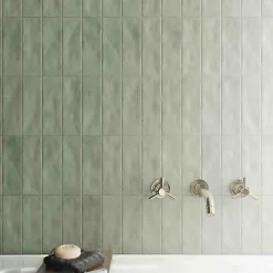 Les Carreaux De Jean Carrelage Effet Zellige Vert Sauge MITTE Verde 6,5x20 - Les Carreaux de Jean- Faïence Pour Cuisine|Faïence Pour Douche