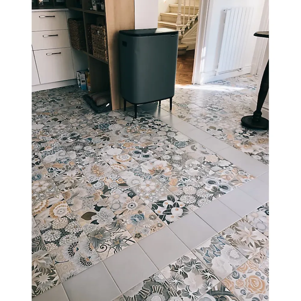 Aelle Carrelage Carrelage Sol Effet Carreaux De Ciment|Carrelage Sol Pour Cuisine<Carrelage sol / mur effet ciment 20x20 cm VODEVIL FLORE GRIS PATCHWORK