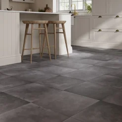 GoodHome Carrelage sol et mur effet béton anthracite L.61,6 x l.61,6 cm x ép.7,4 mm, Konkrete- Carrelage Mural Pour Wc|Carrelage Mural Effet Béton