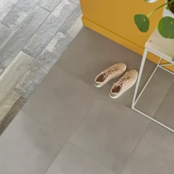 GoodHome Carrelage sol intérieur effet béton gris L.42,6 x l.42,6 cm x ép.7,4 mm, Konkrete- Carrelage Sol Pour Pièce À Vivre|Carrelage Mural Effet Béton