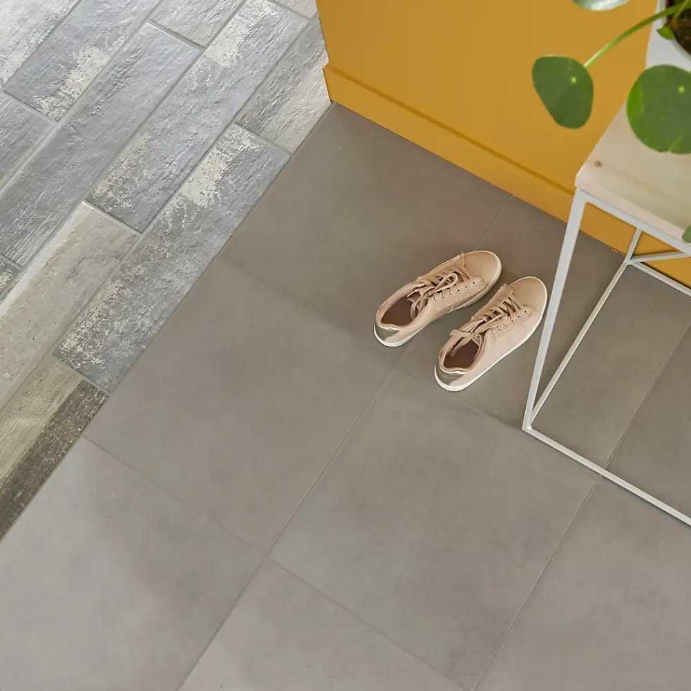 GoodHome Carrelage sol intérieur effet béton gris L.42,6 x l.42,6 cm x ép.7,4 mm, Konkrete- Carrelage Sol Pour Pièce À Vivre|Carrelage Mural Effet Béton