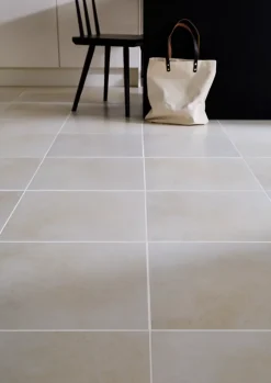 GoodHome Carrelage sol ivoire effet béton L.42,6 x l.42,6 cm x ép.7,4 mm, Konkrete- Carrelage Mural Pour Salle De Bains|Carrelage Mural Effet Béton