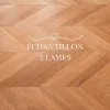 Dileci Parquet Chevron|Voir Tous Les Parquets<ÉCHANTILLON - Parquet massif chêne français, Point de Hongrie , Chevron taille 600x120x15 mm, Teinte bois naturel -