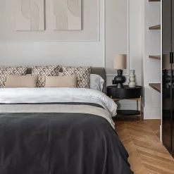 Dileci Parquet Chevron|Voir Tous Les Parquets<ÉCHANTILLON - Parquet massif chêne français, Point de Hongrie , Chevron taille 600x120x15 mm, Teinte bois naturel -