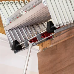 BPS Access Solutions Escalier Escamotable<Échelle de grenier accordéon aluminium 3.35m, Design compact, Marches antidérapantes, Charge max. 150 kg, BPS Depot