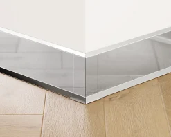Ilcom Moulure<Coin extérieur pour plinthe FL Argent poli - 30mm x 80 mm x 0,65 ep.