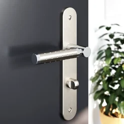 GoodHome Poignée De Porte<Ensemble poignée sur plaque rond à condamnation Brigg effet chrome et nickel satin gris L.132mm x l.40mm entraxe 195mm