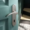 GoodHome Poignée De Porte<Ensemble poignée sur plaque rond serrure Beare effet nickel satin gris L.110.5mm x l.40mm entraxe 165mm