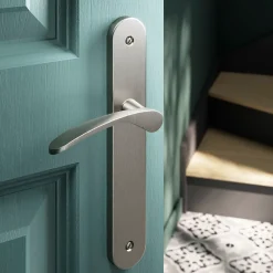 GoodHome Poignée De Porte<Ensemble poignée sur plaque rond Beare effet nickel satin gris L.110.5mm x l.40mm entraxe 195mm