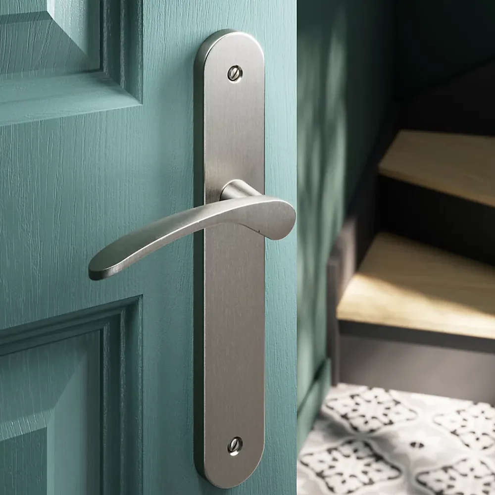 GoodHome Poignée De Porte<Ensemble poignée sur plaque rond Beare effet nickel satin gris L.110.5mm x l.40mm entraxe 195mm