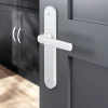 GoodHome Poignée De Porte<Ensemble poignée sur plaque Incurvé Primel mat blanc L.126mm x l.40mm entraxe 195mm