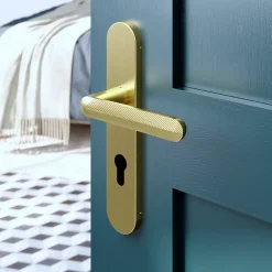 GoodHome Poignée De Porte<Ensemble poignée sur plaque rondcylindre Garlan effet laiton satin doré L.125mm x l.42mm entraxe 165-195mm