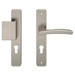 GoodHome Ensemble poignée sur plaque rectangulaire Irvil effet nickel satin gris L.126.5mm x l.24.5mm entraxe 195mm- Poignée De Porte Extérieure