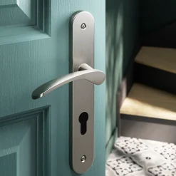 GoodHome Ensemble poignée sur plaque rondcylindre Beare effet nickel satin gris L.110.5mm x l.40mm entraxe 195mm- Poignée De Porte