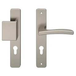 GoodHome Ensemble poignée sur plaque rectangulaire Irvil effet nickel satin gris l.x l.40mm entraxe 195mm- Poignée De Porte Extérieure