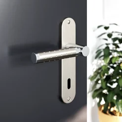 GoodHome Ensemble poignée sur plaque rond serrure Brigg effet chrome et nickel satin gris L.132mm x l.40mm entraxe 165mm- Poignée De Porte