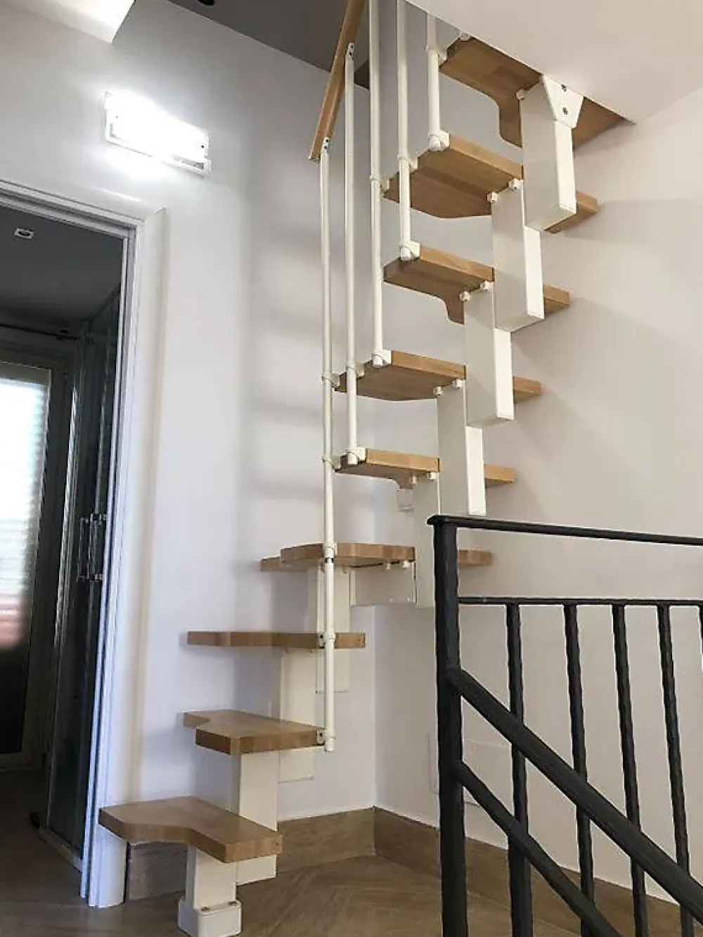 Matisere Escalier Quart Tournant<Escalier 1 quart tournant 14 marches - Hauteur à franchir de 3.01 à 3.57m - Largeur 61cm - Couleur naturel et blanc -
