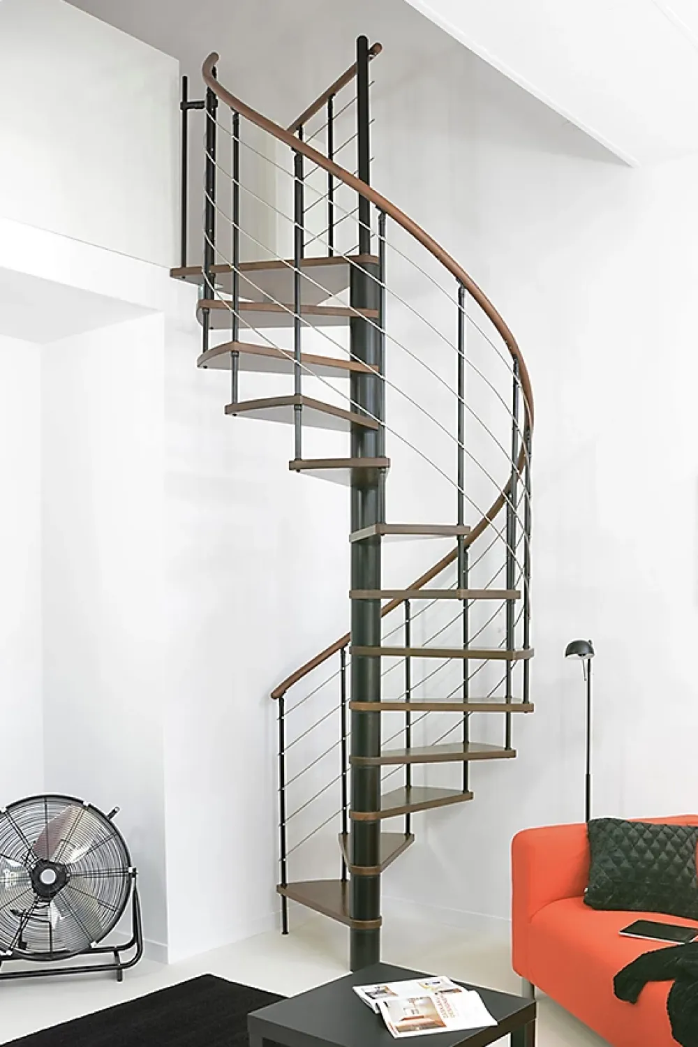 Matisere Escalier Colimaçon<Escalier colimaçon 15 marches - Diamètre 160cm - Hauteur à franchir 3.04 à 3.52m - Structure blanche et marche hêtre -