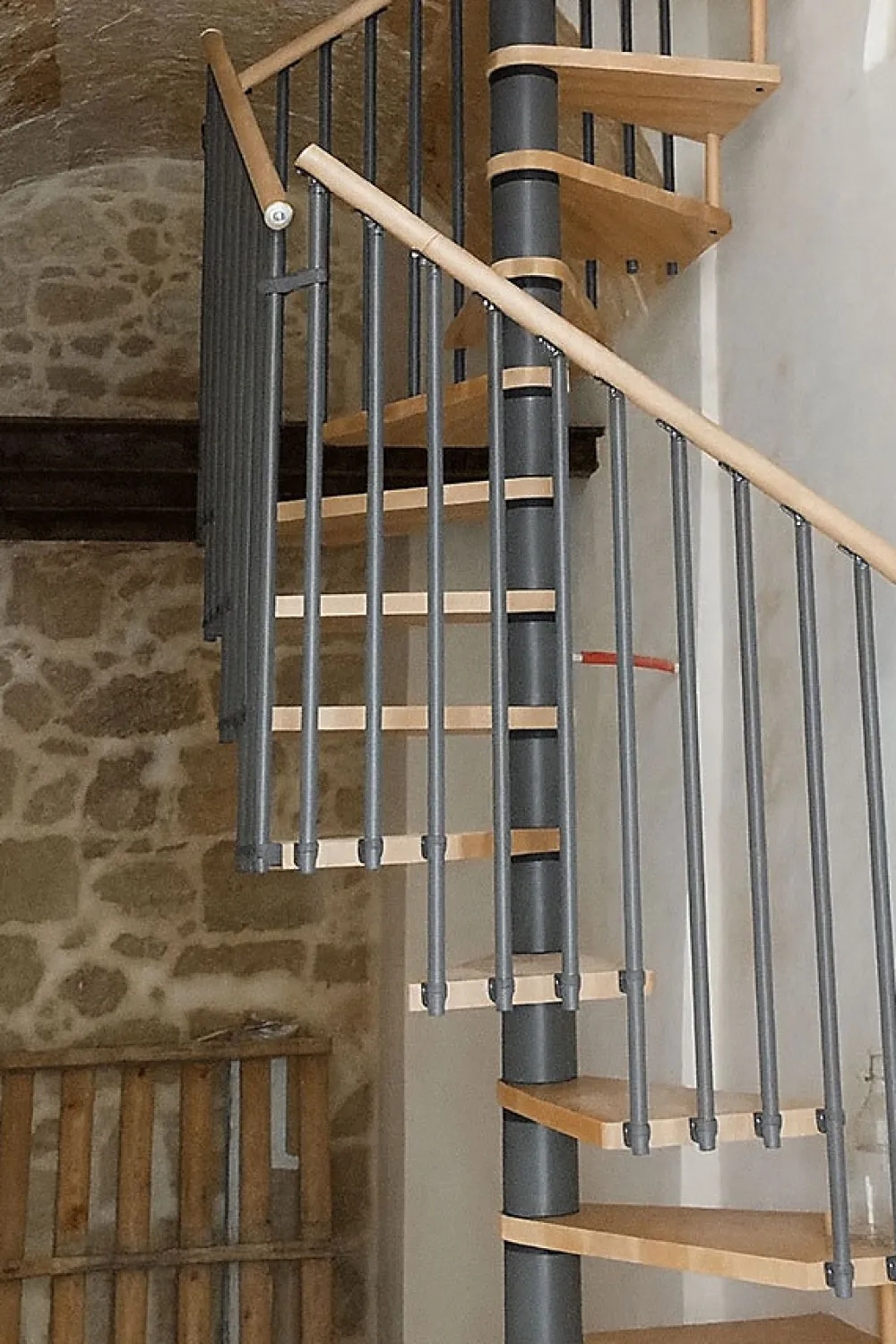 Matisere Escalier colimaçon 12 marches - Haut. à franchir 2.46 à 2.88m - Diam. 120cm - Trémie carrée - Struct. grise / marches naturel -- Escalier Colimaçon