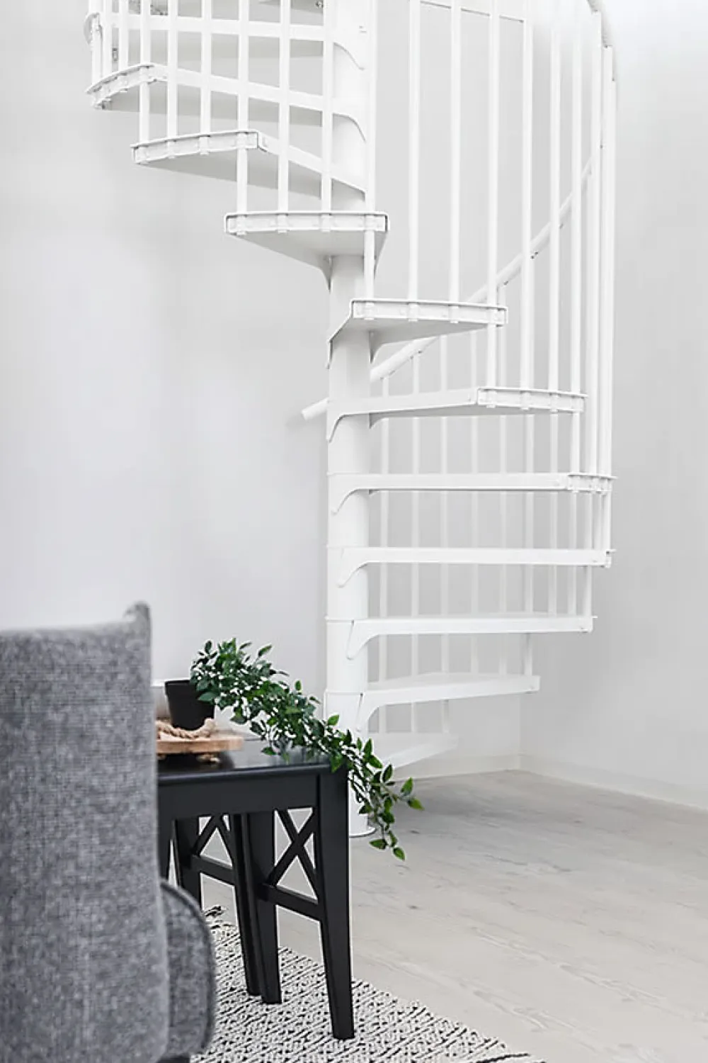 Matisere Escalier colimaçon métal 10 marches - Hauteur à franchir 1.90 à 2.35m - Diamètre 120cm - Structure blanche et marche blanche -- Escalier Colimaçon