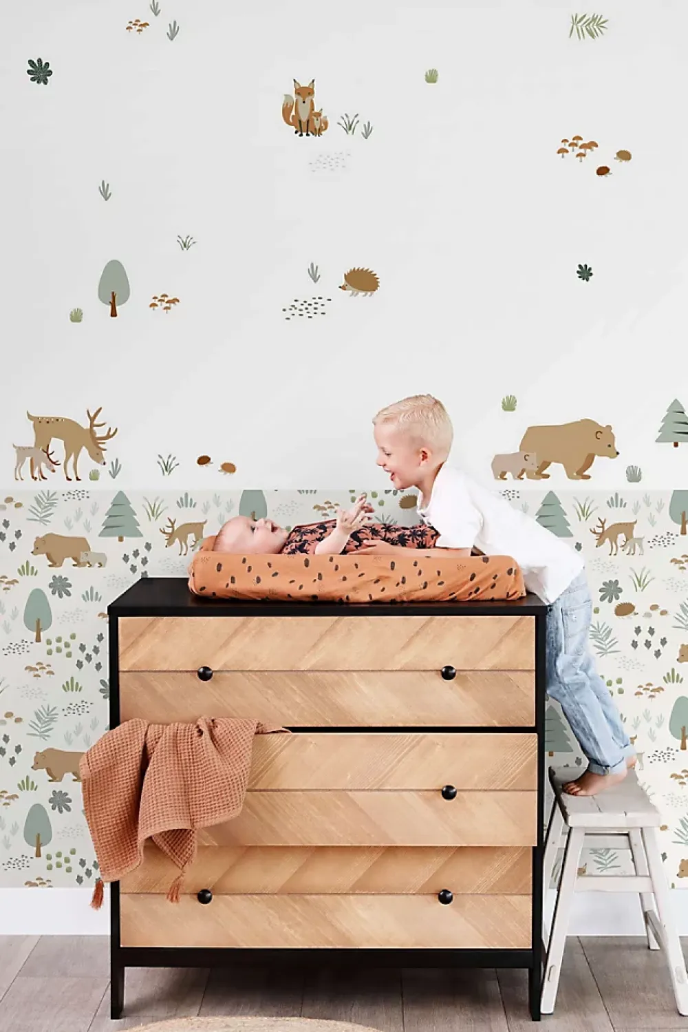 Estahome Papier Peint<papier peint forêt avec des animaux de la forêt blanc - 53 cm x 10.05 m - 139247