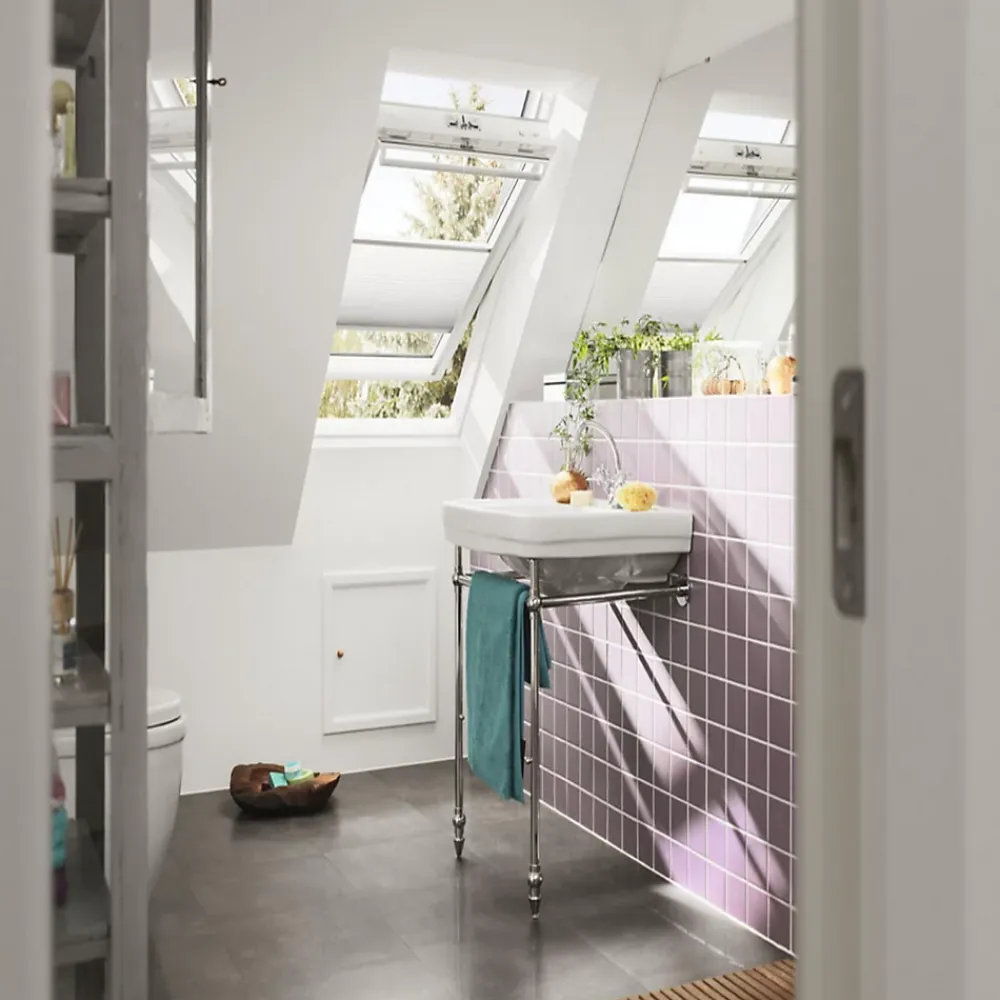VELUX Fenêtre de toit à projection par le bas GPU UK04 0057 L.134 x H.98 cm Tout confort EverFinish blanc- Velux Et Fenêtre De Toit