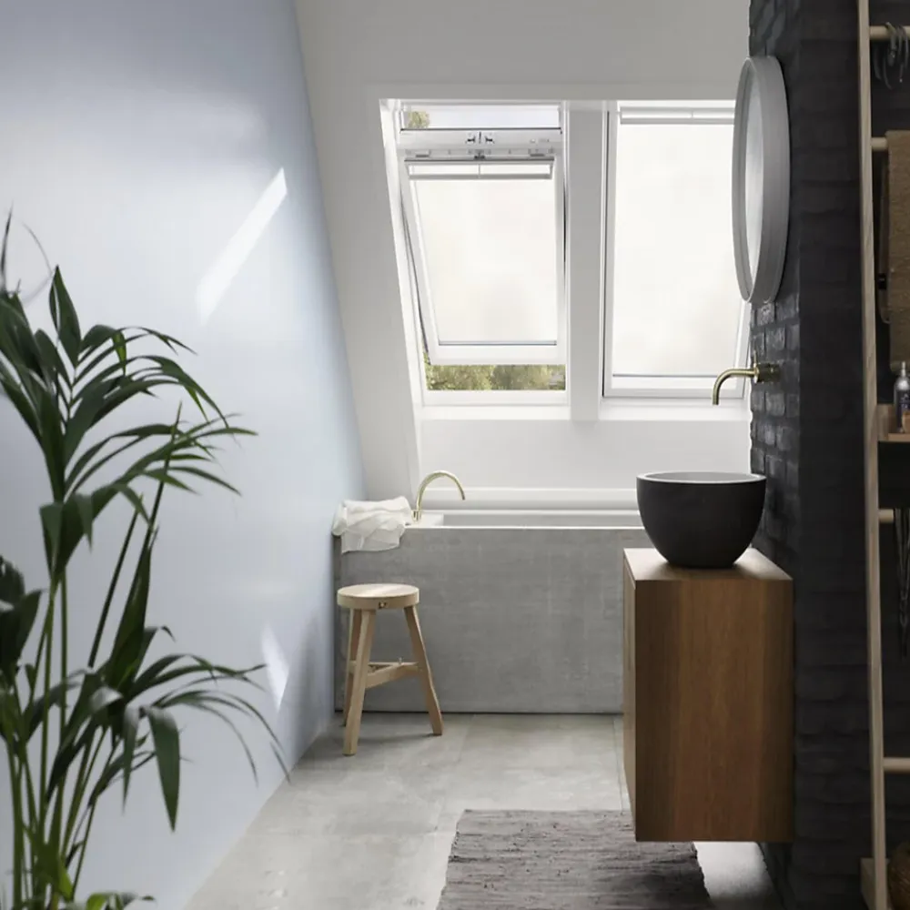 VELUX Fenêtre de toit à rotation GGU SK08 0057 L.114 x H.140 cm Tout confort EverFinish blanc- Velux Et Fenêtre De Toit