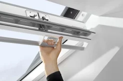 Velux Fenêtre de toit à rotation Standard Whitefinish - bois peint en blanc L. 55 x H. 98 cm (GGL 2054 CK04)- Velux Et Fenêtre De Toit