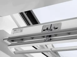 Velux Fenêtre de toit à rotation Standard Whitefinish - bois peint en blanc L. 55 x H. 98 cm (GGL 2054 CK04)- Velux Et Fenêtre De Toit