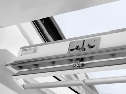 Velux Fenêtre de toit à rotation Standard Whitefinish - bois peint en blanc L. 55 x H. 78 cm (GGL 2054 CK02)- Velux Et Fenêtre De Toit
