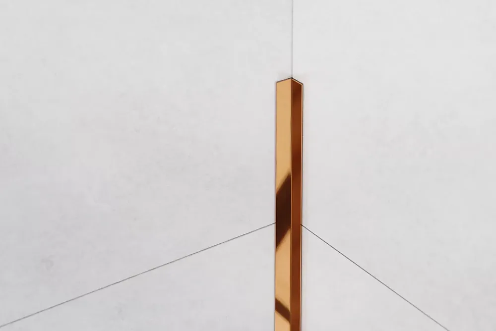 Ilcom Profilé Carrelage<Profilé décoratif Li Angle intérieur en acier inoxydable Cuivre poli - 10 mm x 2700 mm x 0,65 ep.