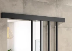 Optimum Kit porte 730 atelier noir verre clair avec rail bandeau decor assorti- Porte Coulissante