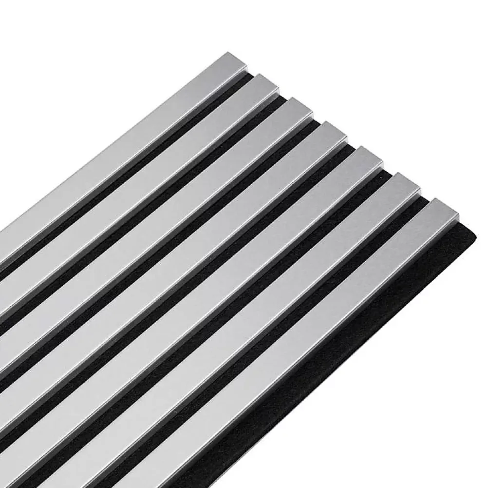 Decoon Lot de 2 Panneaux tasseaux bois 250 x 30 x 1,9 cm - alu/feutrine noir - 1,5m²- Panneau Tasseau Bois