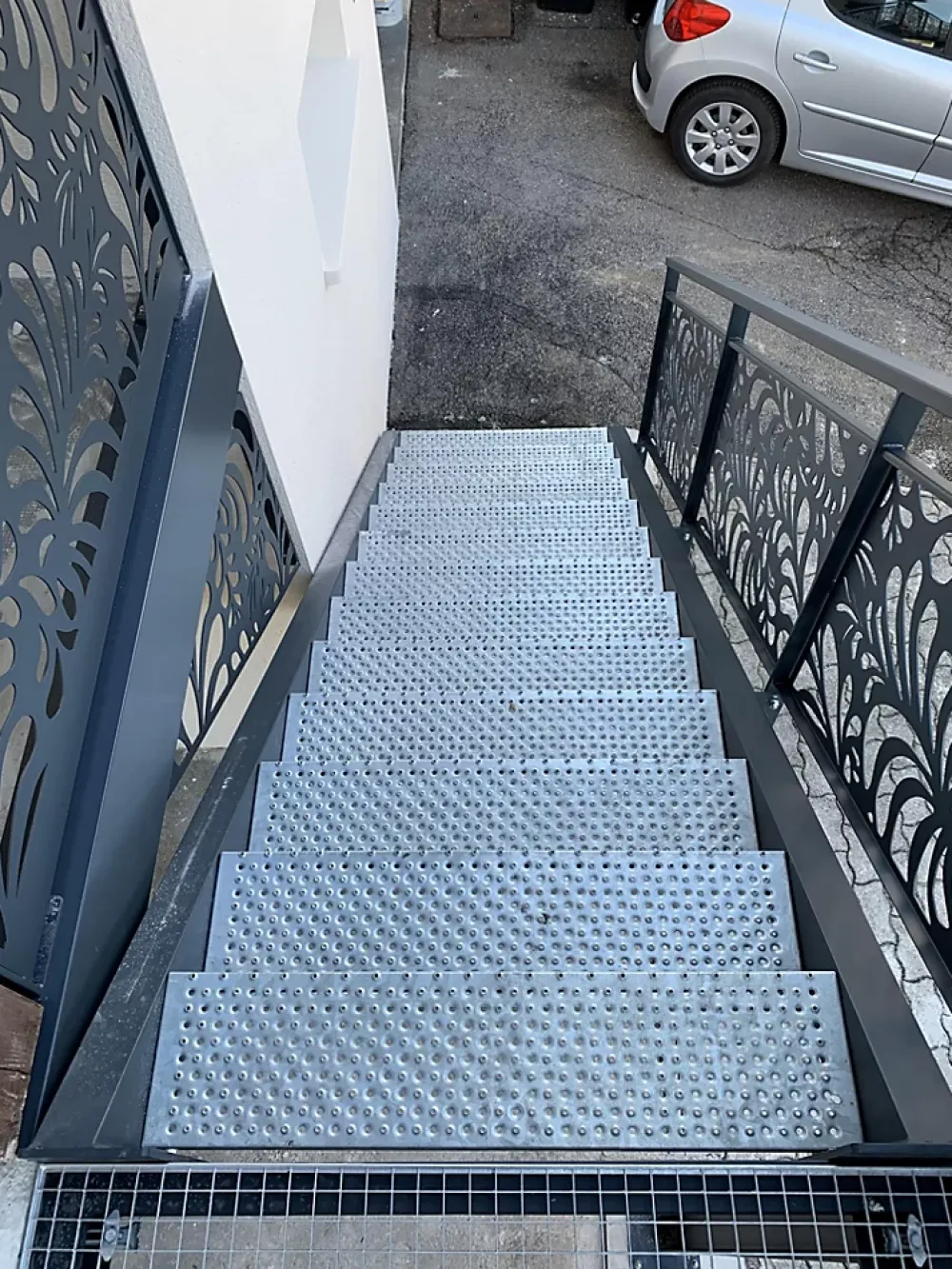 Meiser Marche d'escaliers tole perforée TOLHUIT 800x240 mm galvanisé à chaud- Accessoire D'Escalier