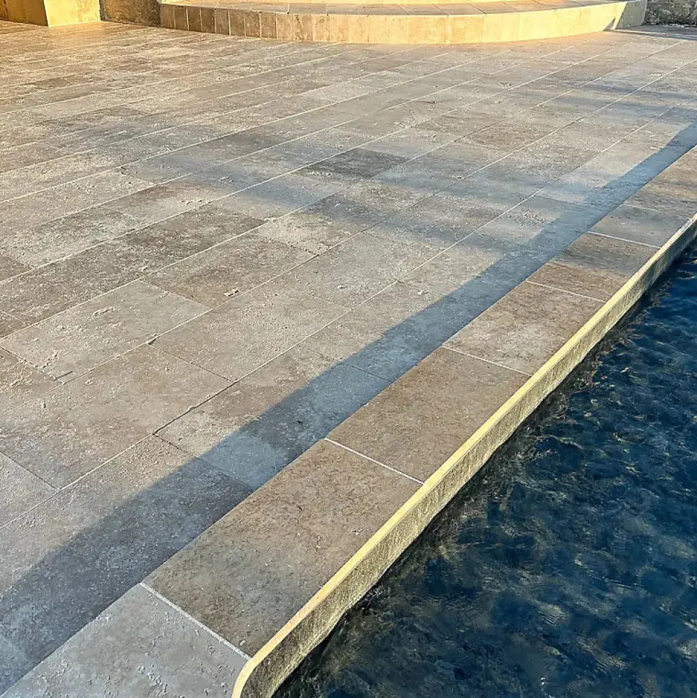 Ligerio Margelle en travertin mix - 120 x 33 x 3 cm - Bord arrondi- Travertin