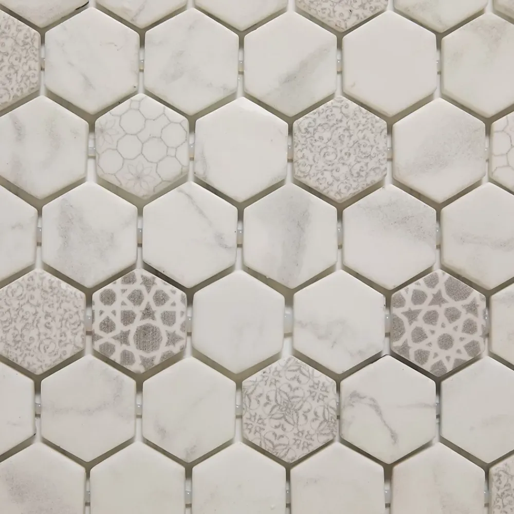 Ilcom Mosaïque de verre pressé antidérapant R11 sur maille pour salle de bain ou cuisine 52 cm x 34 cm - Hexa calacatta (0,166m²)- Mosaïque Pour Douche