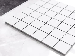Ilcom Mosaïque en gres sur maille pour salle de bain ou cuisine 30 cm x 30 cm - Big white cubes- Mosaïque Pour Douche