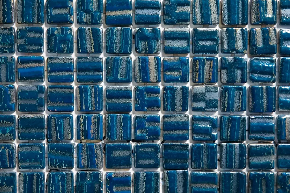 Ilcom Mosaïque en verre pressé sur maille pour piscine 32.5cm x 51.5cm - Veneto Ocean Blue (0,167m²)- Mosaïque Pour Pièce À Vivre
