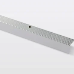 GoodHome Nez De Marche|Nez De Marche<Nez de marche en aluminium décor métal brillant 25 x 20 x 1800mm.