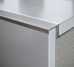 Diall Profilé Carrelage<Nez de marche extérieur droit aluminium brut argent lisse 35mmx250cm