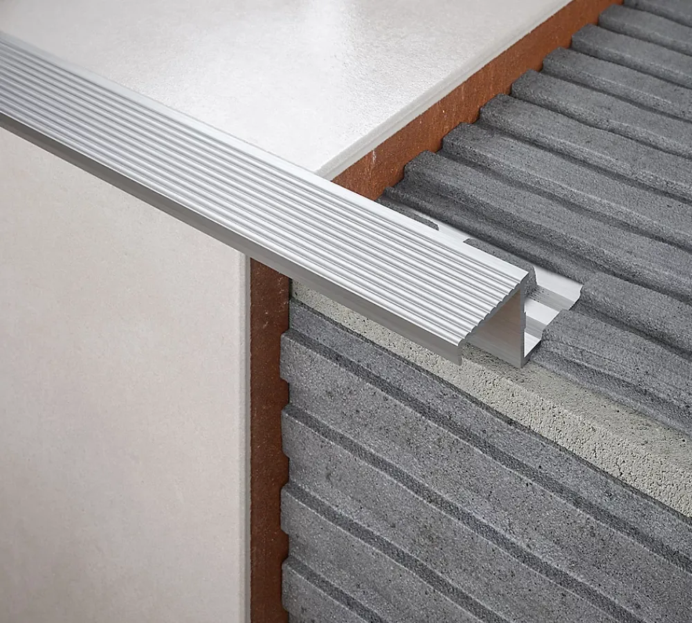 Diall Profilé Carrelage<Nez de marche extérieur droit aluminium brut argent lisse 35mmx250cm