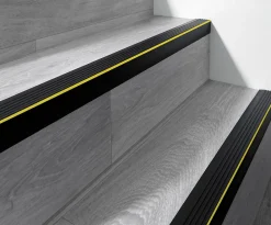 Quest Nez de marche PVC 48x42mm, , profilé d'escalier RD-ON, auto-adhésif, antidérapant, d'escalier-protection, noir, 1.65m- Nez De Marche|Nez De Marche