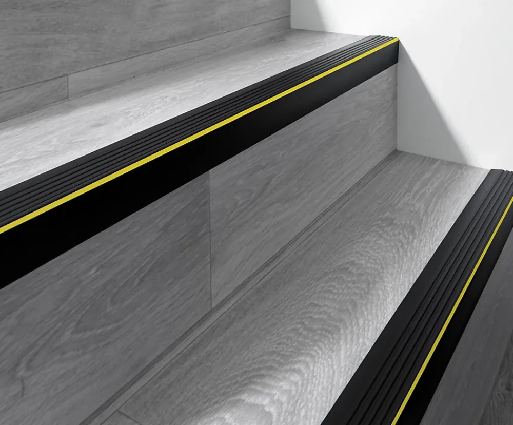 Quest Nez de marche PVC 48x42mm, , profilé d'escalier RD-ON, auto-adhésif, antidérapant, d'escalier-protection, noir, 1m- Nez De Marche|Nez De Marche