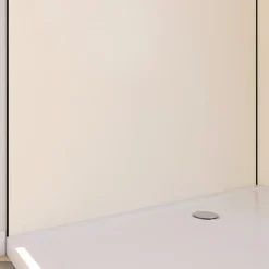 Galedo Pack de 2 panneaux muraux de salle de bains, ivoire avec profilés noirs, l.120+90 x H.210 x P.0,3 cm, Alucolors- Panneau Mural De Salle De Bains