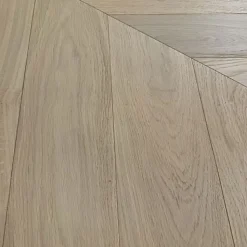 Premibel Parquet Parquet Point de Hongrie Chêne contrecollé verni brossé Pr Bis Invisible Newcastle 125x15X780mm - 4mm de couche d'usure- Parquet Contrecollé|Voir Tous Les Parquets